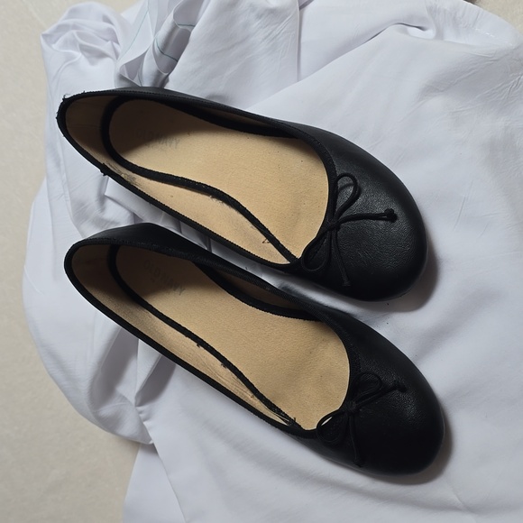 Old Navy Shoes - Picture 4 of 4